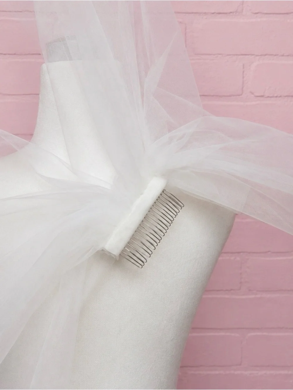 Beautiful Floral Lace Edge Bridal Veil - Picture 4 of 8